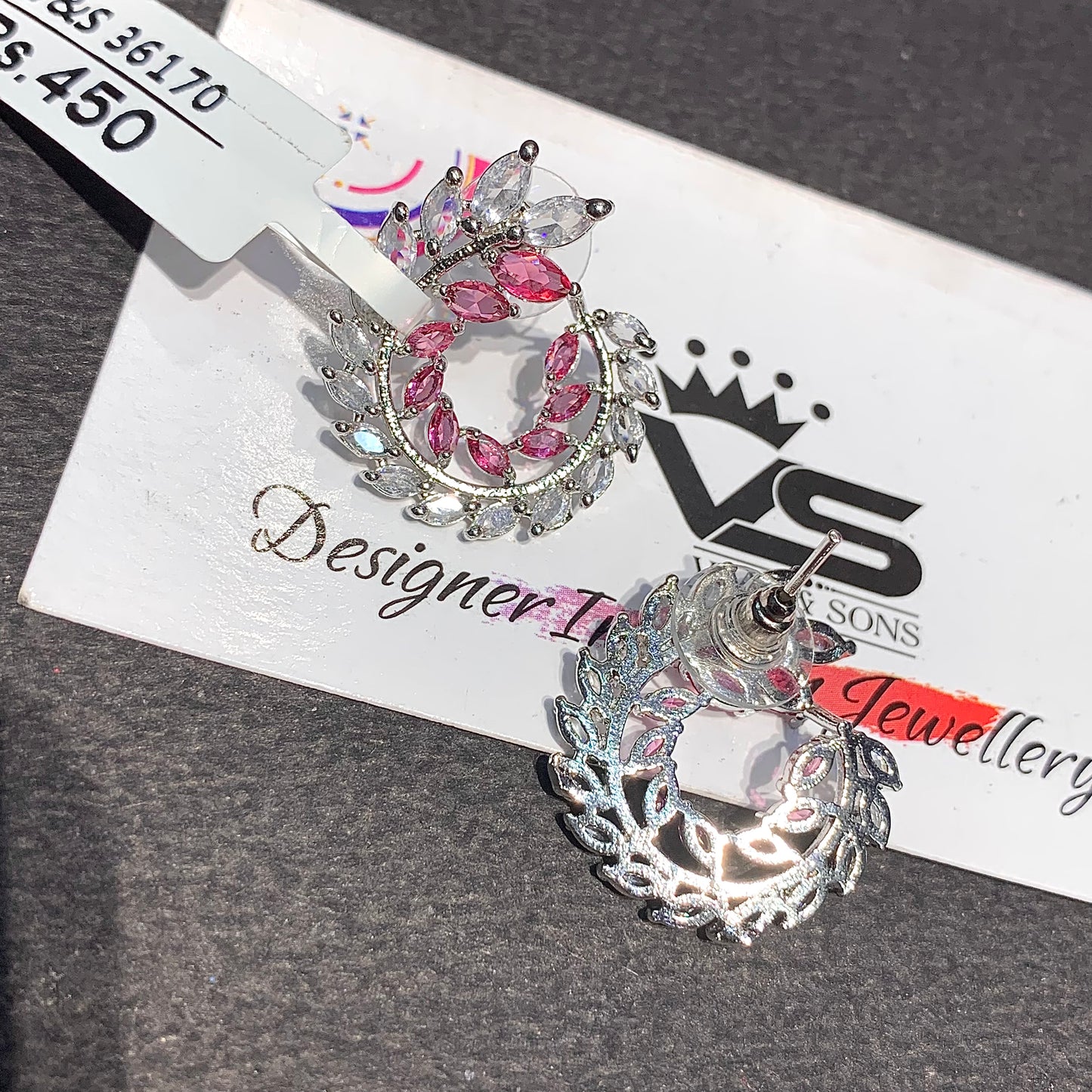 Zircon studs 702949