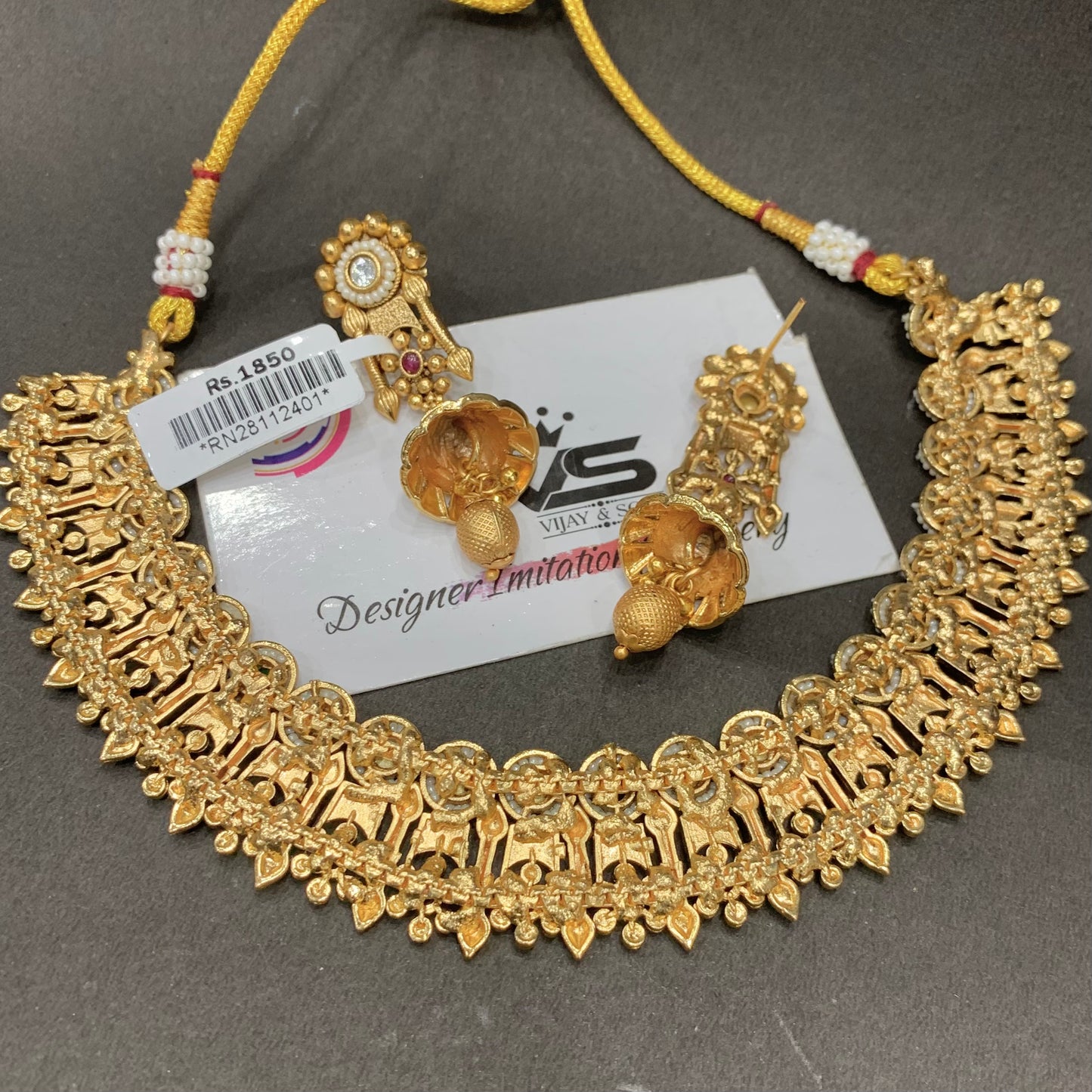 Antique necklace set 3334