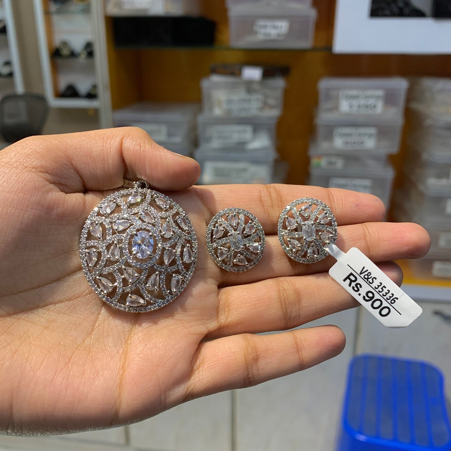 Zircon Pendant set 45642