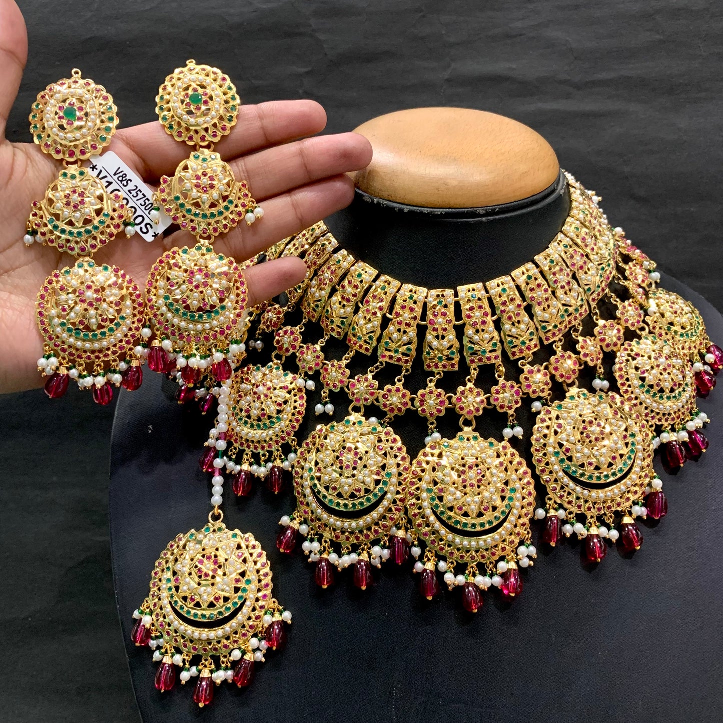 Jadau Naclaces 64324