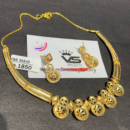 Gold Forming Necklace Set 3576556