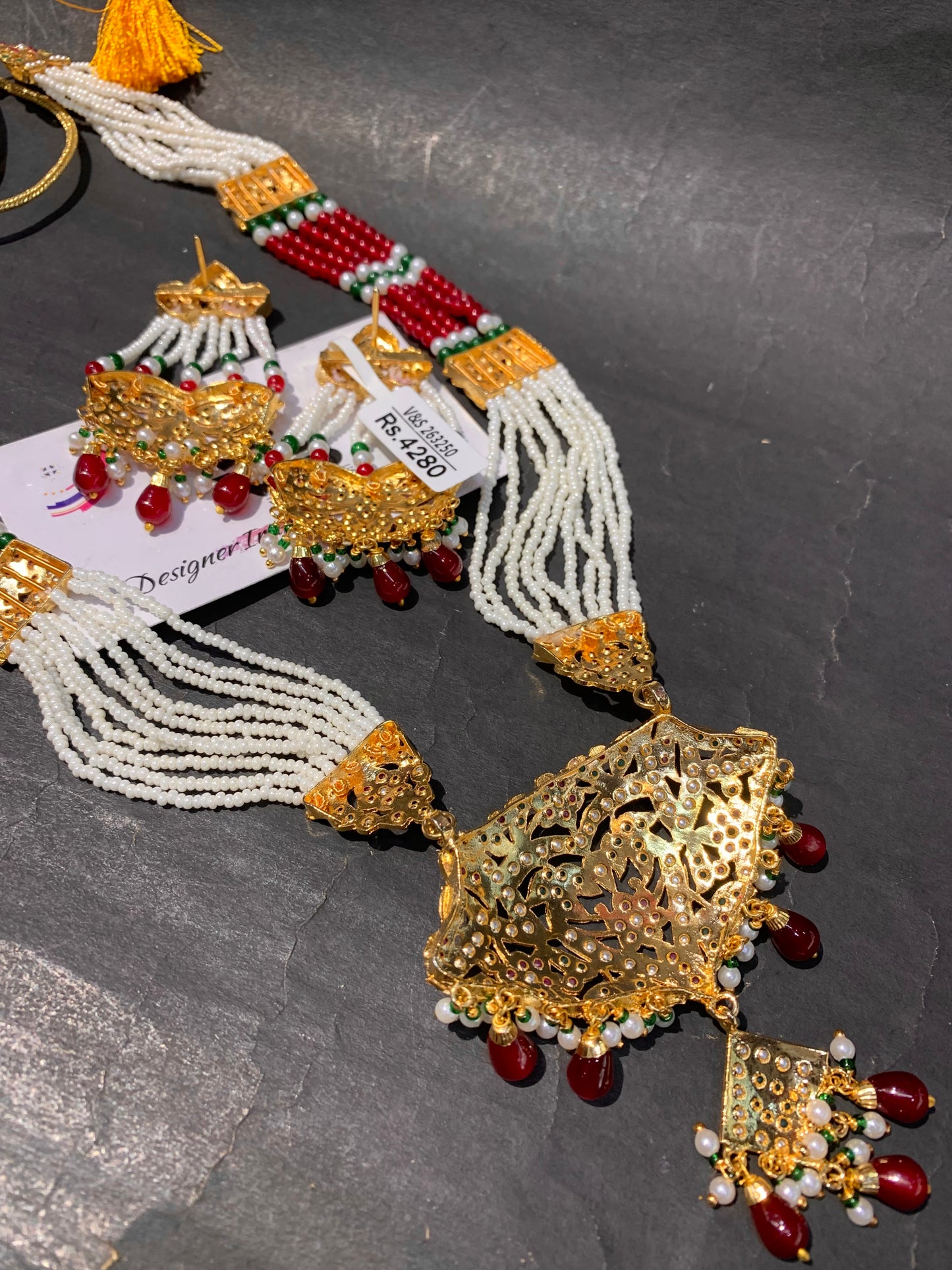 Jadau Necklaces 624778