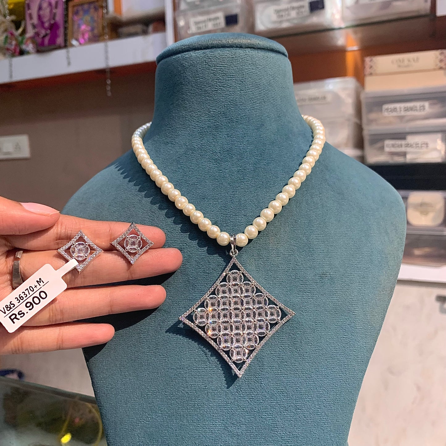 Zircon Pendant set 556778