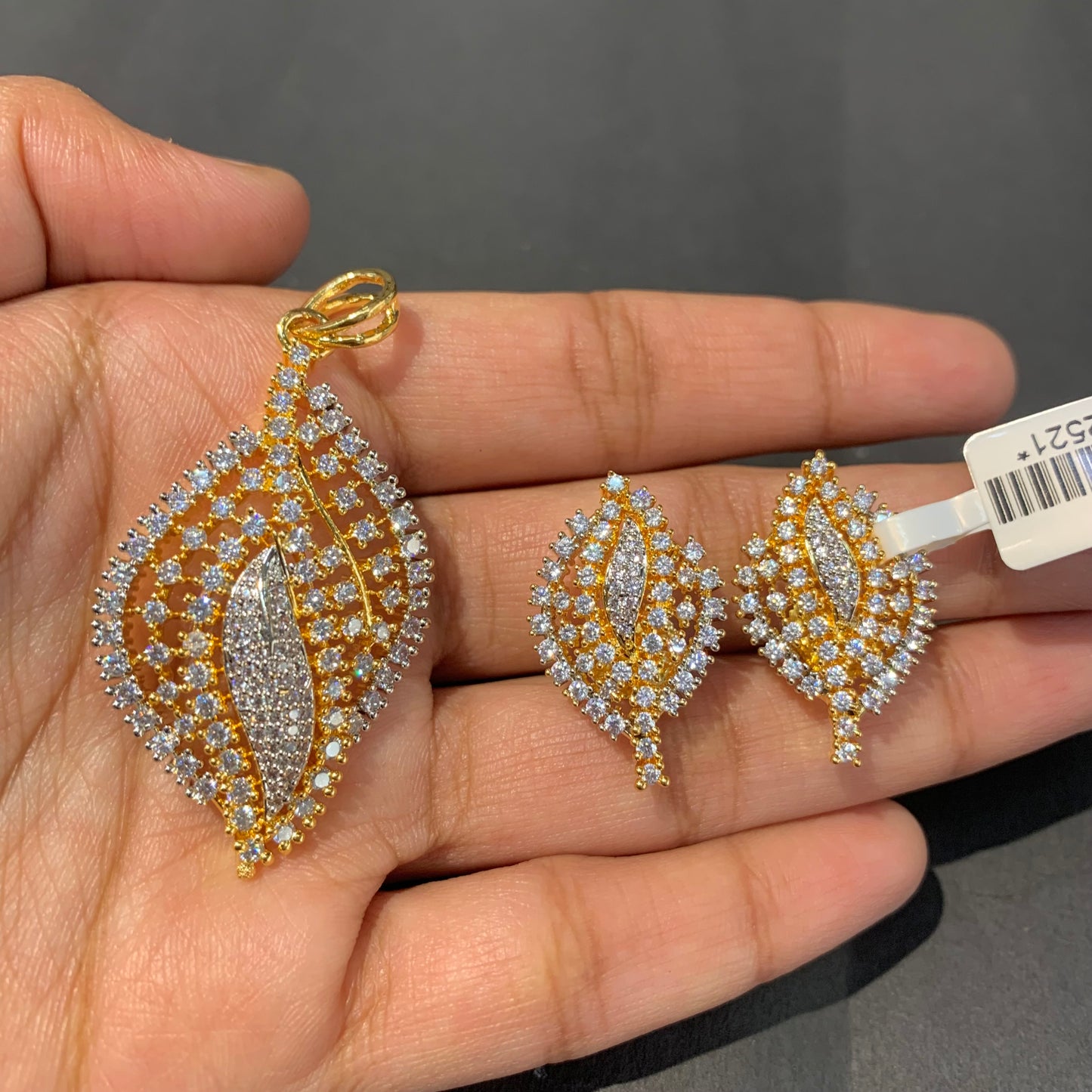 Zircon Pendant set 63647