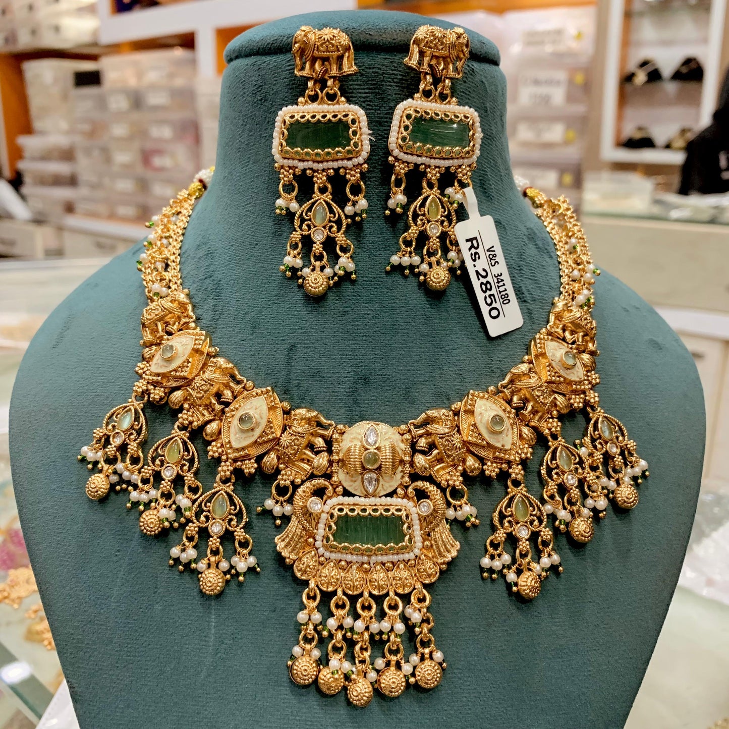 Antique Necklace Set 56544