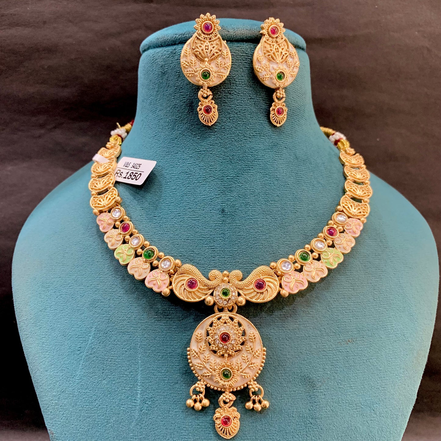 Antique Necklace Set 6393