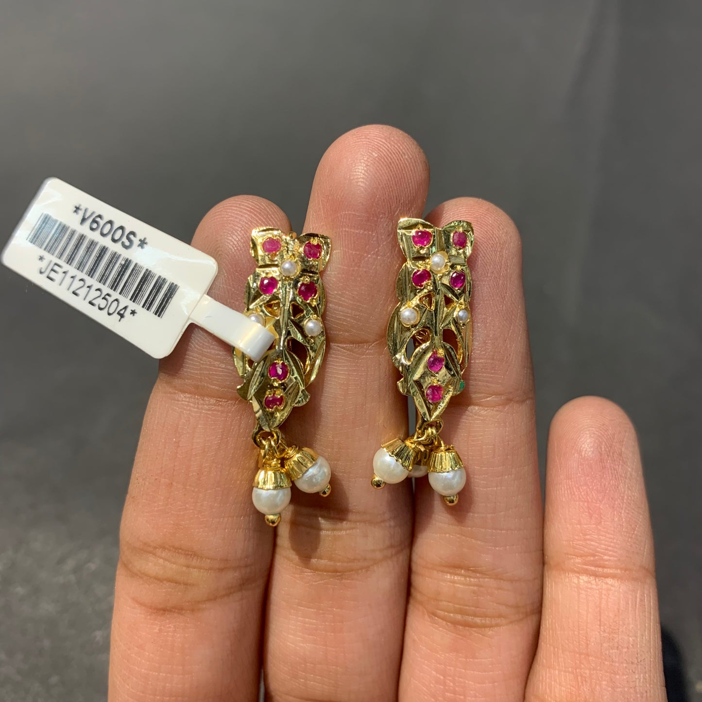 Jadau Earrings 531456