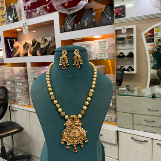 Antique Necklace Set 34526366