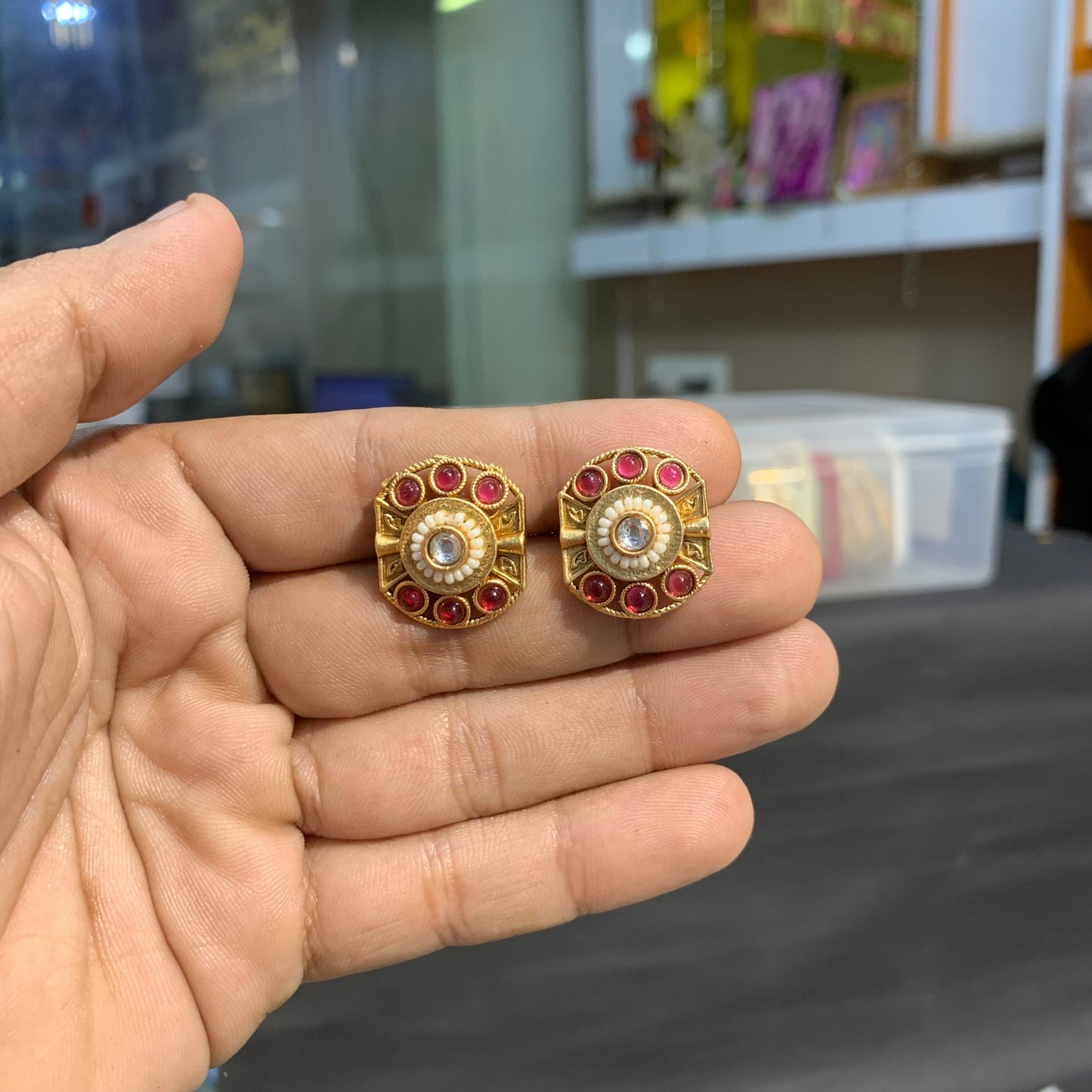 Antique studs 83325