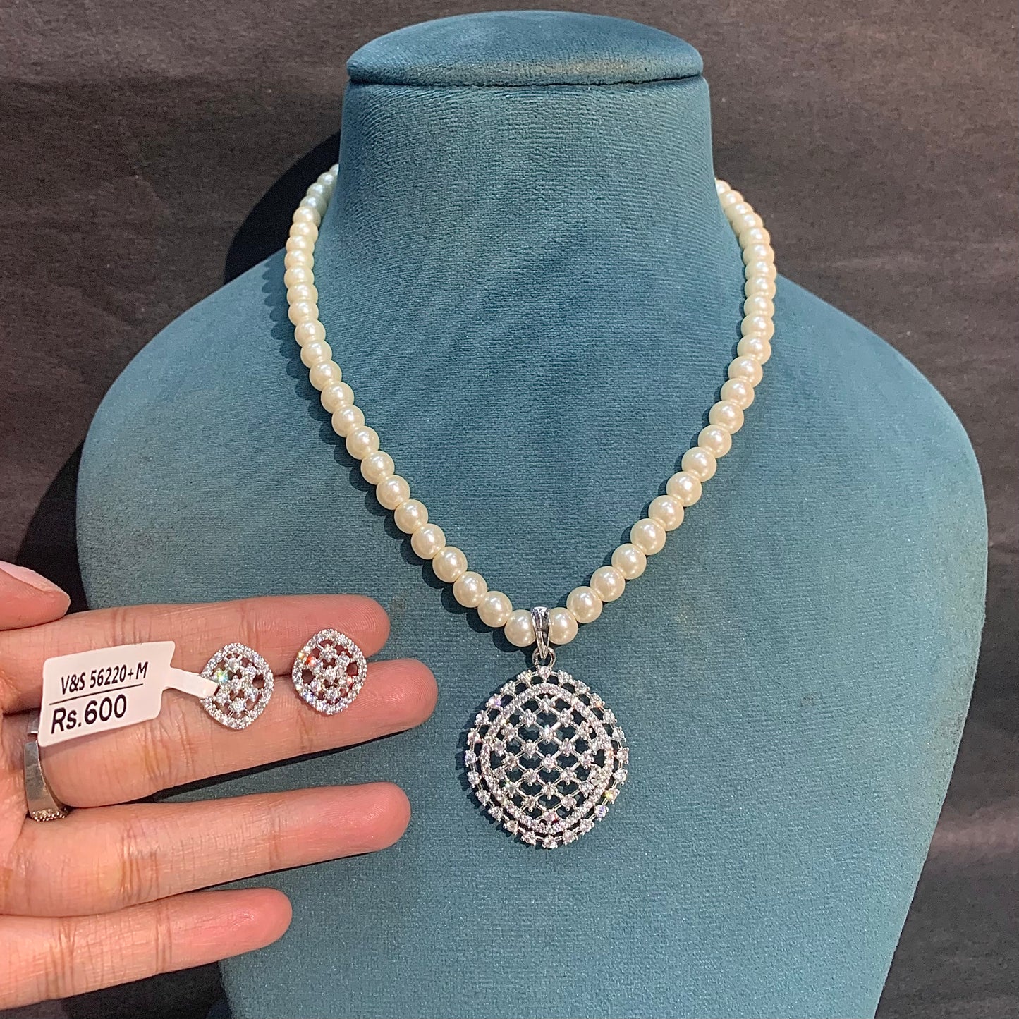 Zircon Pendant set 554556