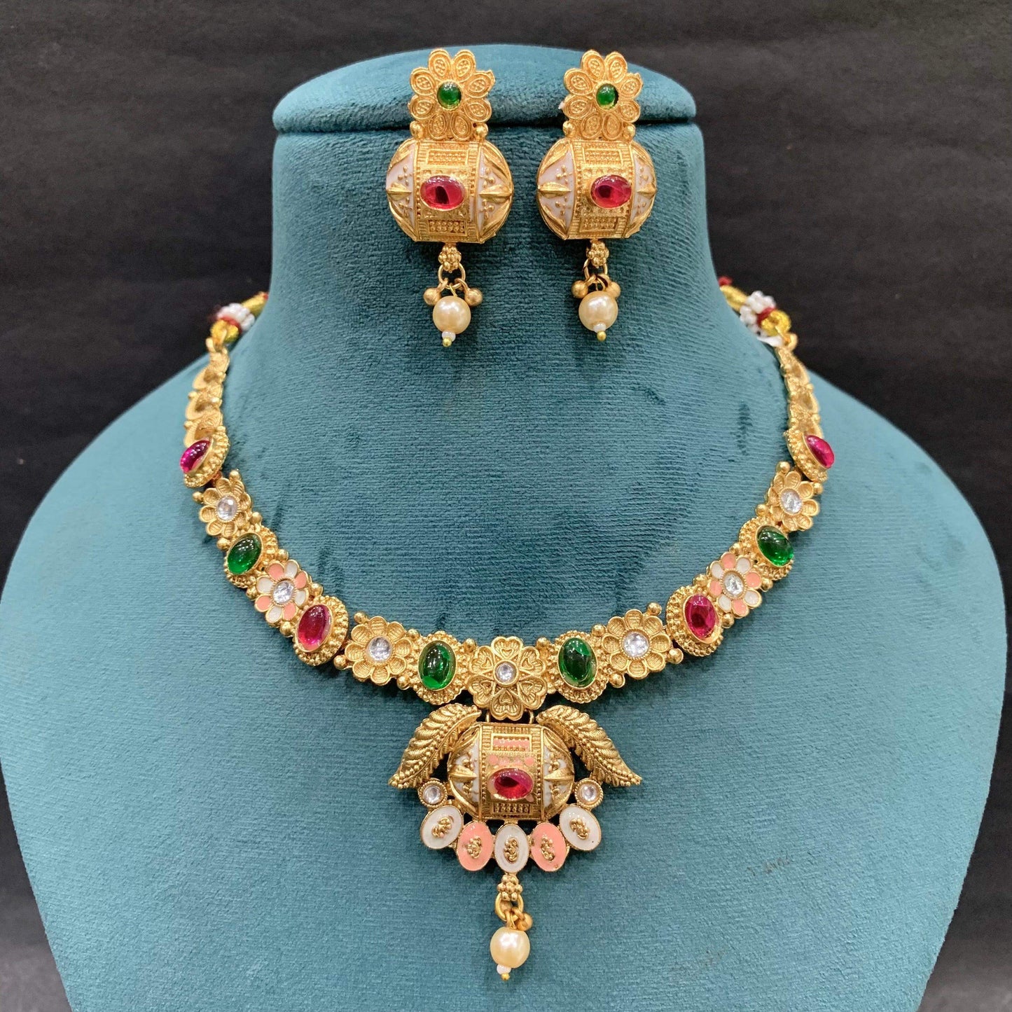Antique Necklace Sets 82460 - Vijay & Sons