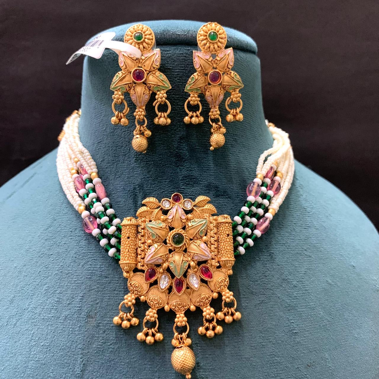 Antique Necklace Set 626634