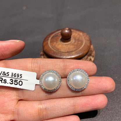 Zircon studs 705676677