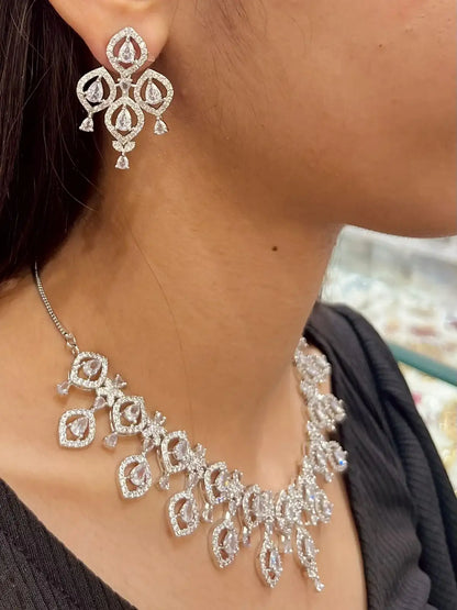 Diamond necklace set 25889