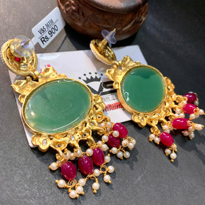 Antique Earrings 4667666