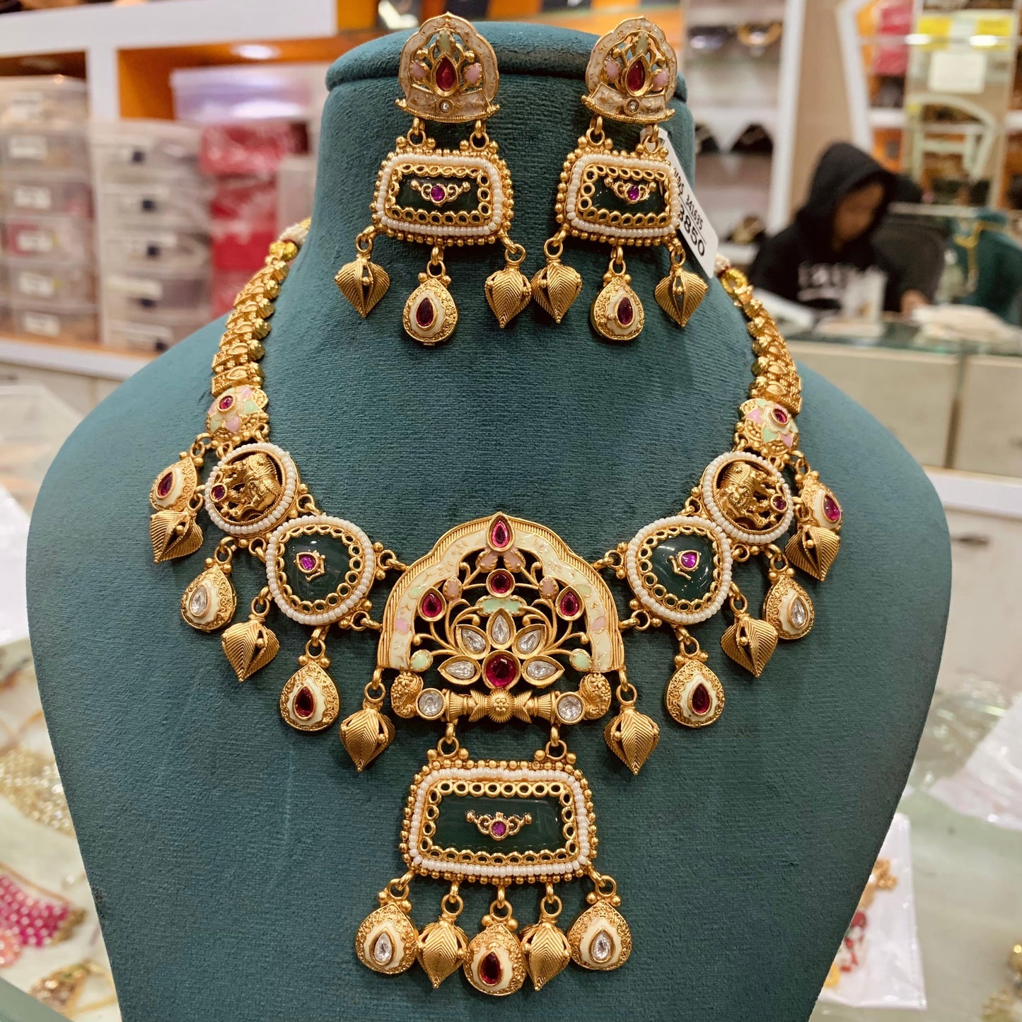 Antique Necklace Set 62736