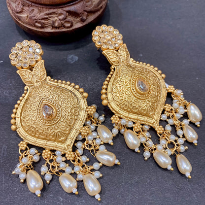 Antique earrings 7547