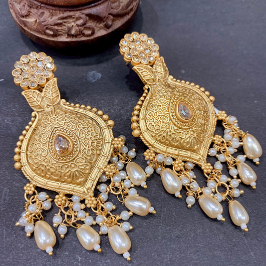 Antique earrings 7547