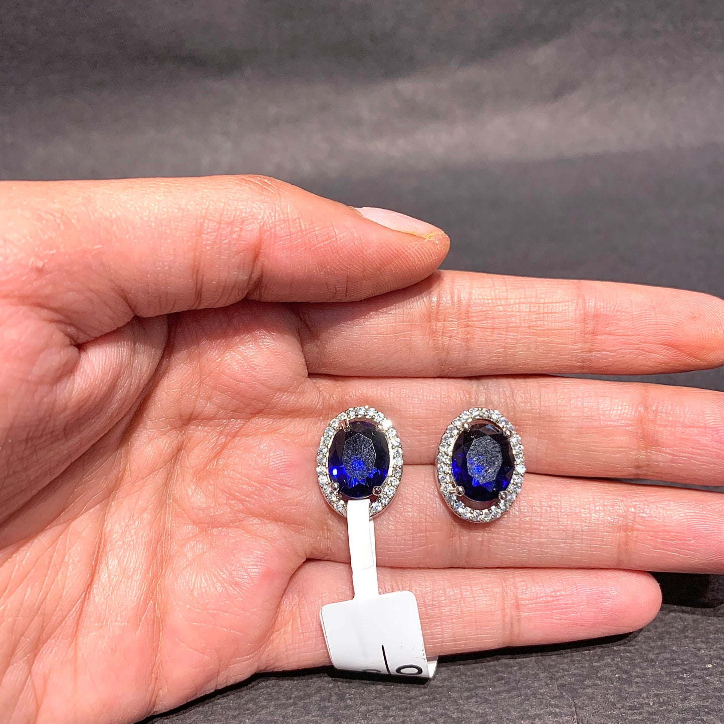 Zircon studs 7020779