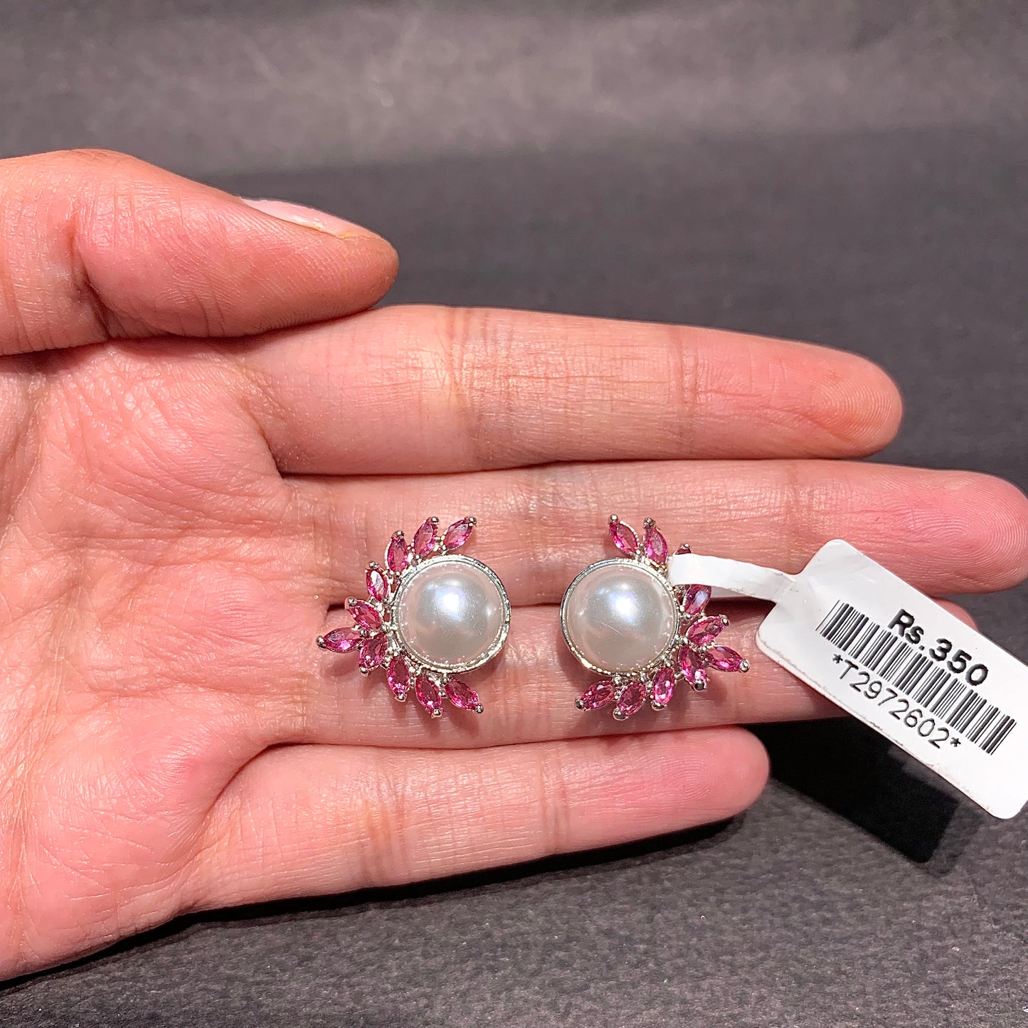 Zircon studs 72983