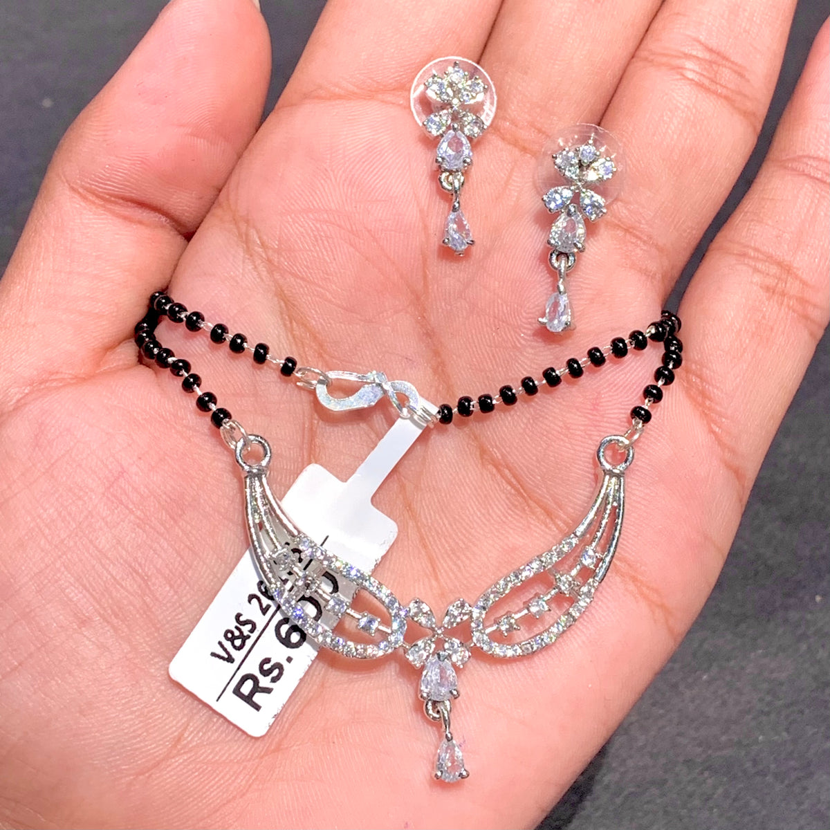 Zircon mangalsutra 7956162