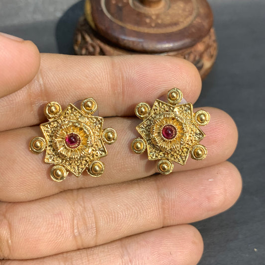 Antique studs 833581