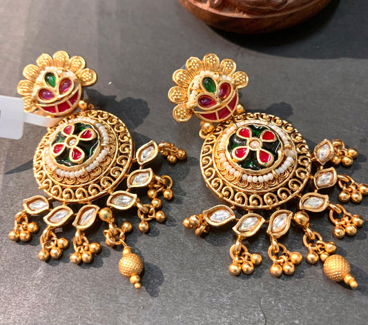Antique Earrings 4367336