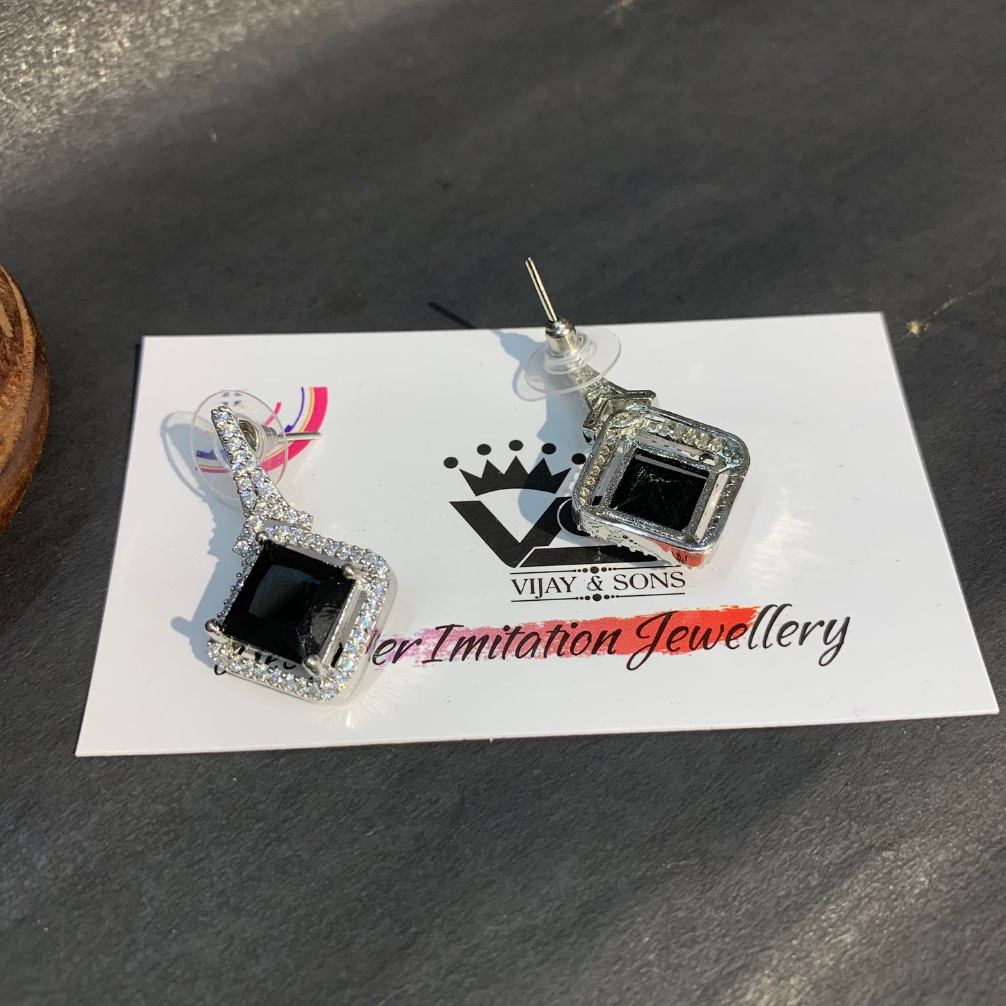 Zircon studs 83028