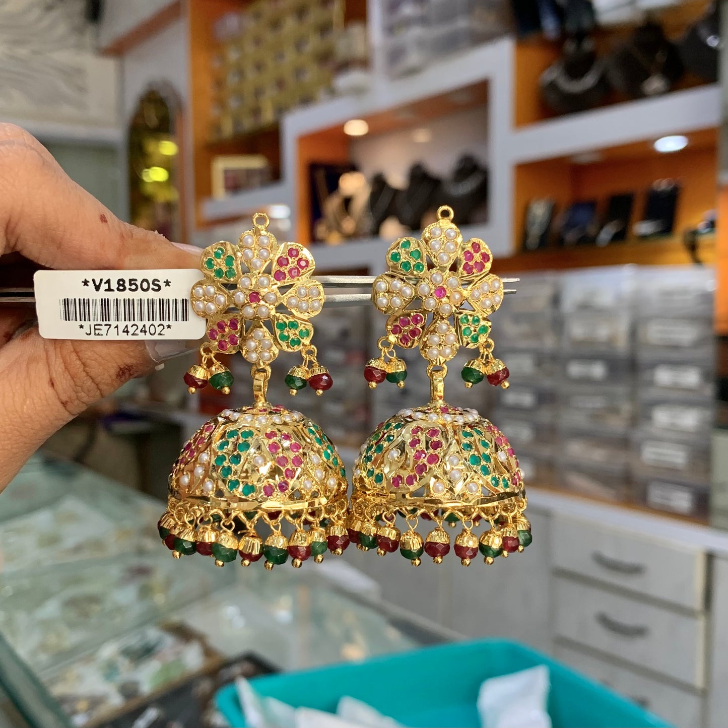 Jadau Earrings 676467