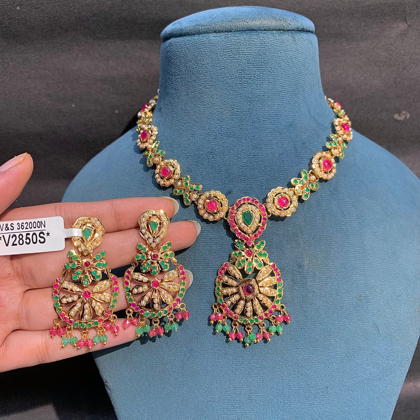 Jadau Necklaces Set 657665