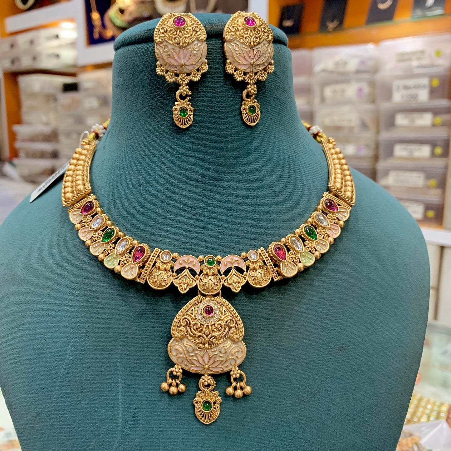 Antique Necklace Set 0272