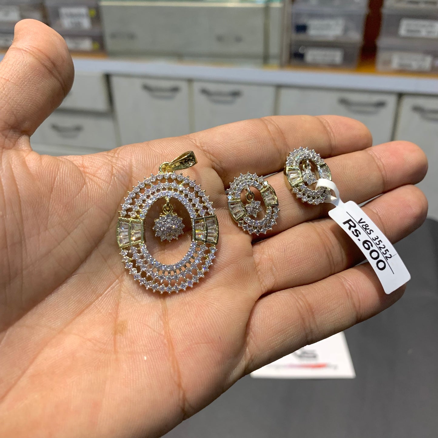 Zircon Pendant set 453678