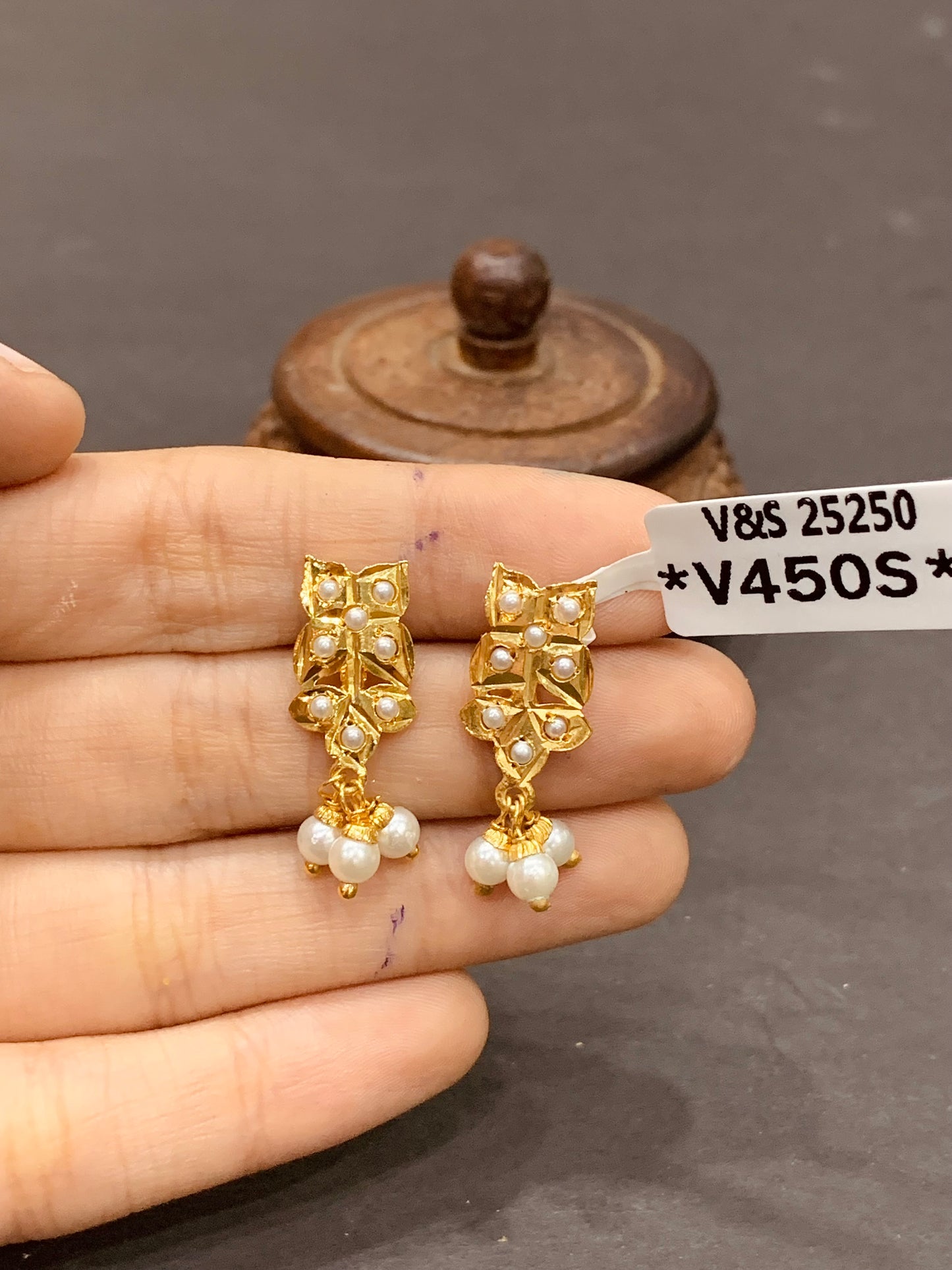 Jadau Earrings 526636