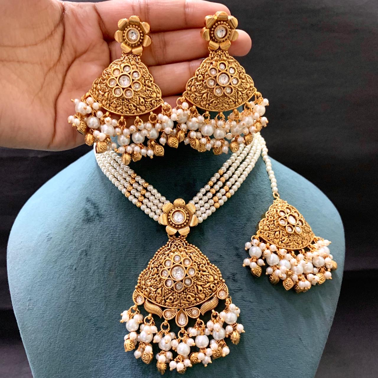 Antique Necklace Set 6246263