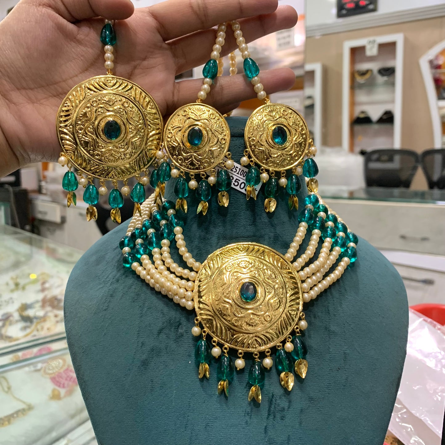 Jadau Naclaces 6424567