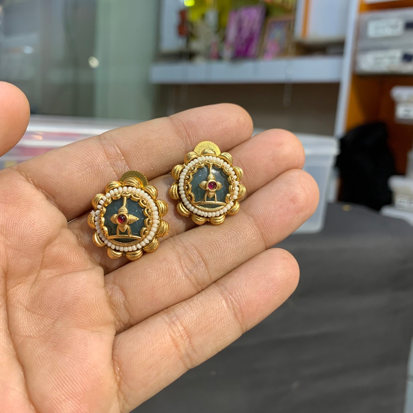 Antique studs 83844