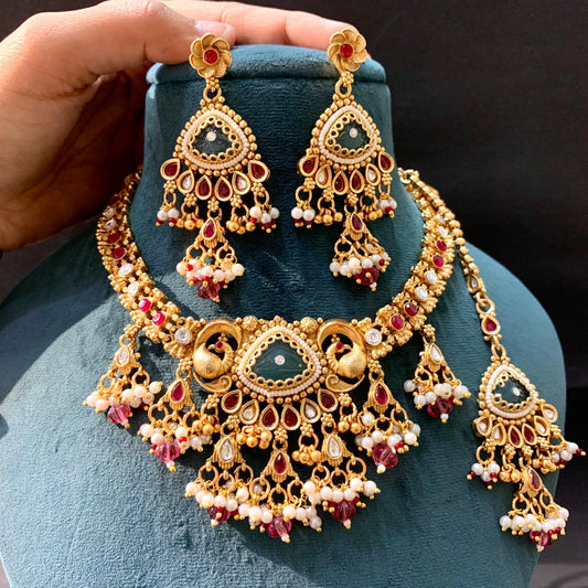 Antique Necklace Set 627625