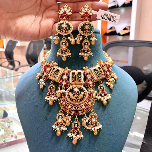 Antique Necklace Set 653663