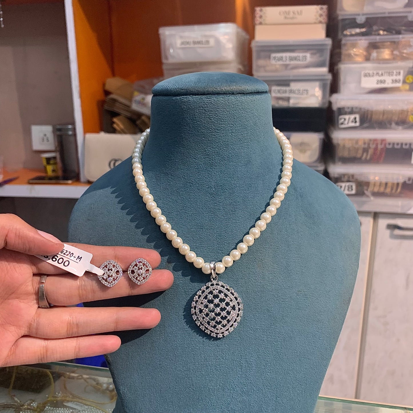 Zircon Pendant set 554556