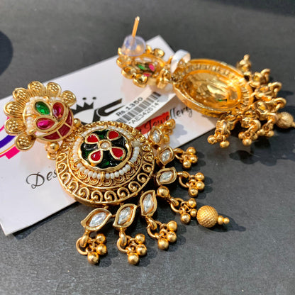 Antique Earrings 4367336