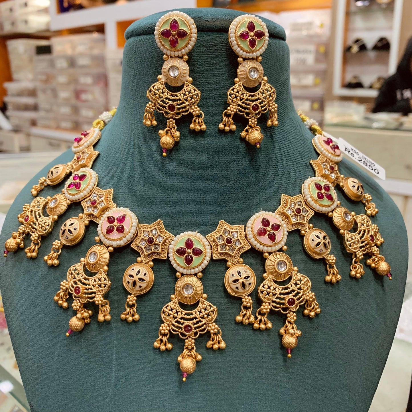 Antique Necklace Set 56443