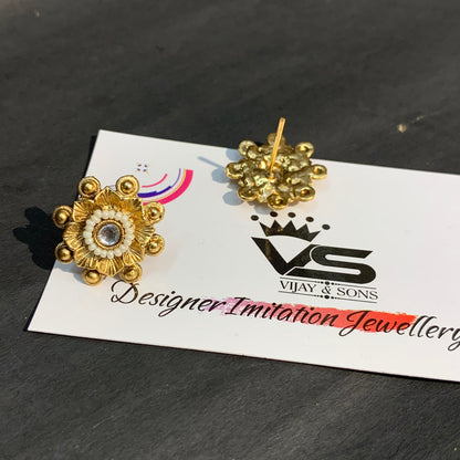 Antique studs 830282