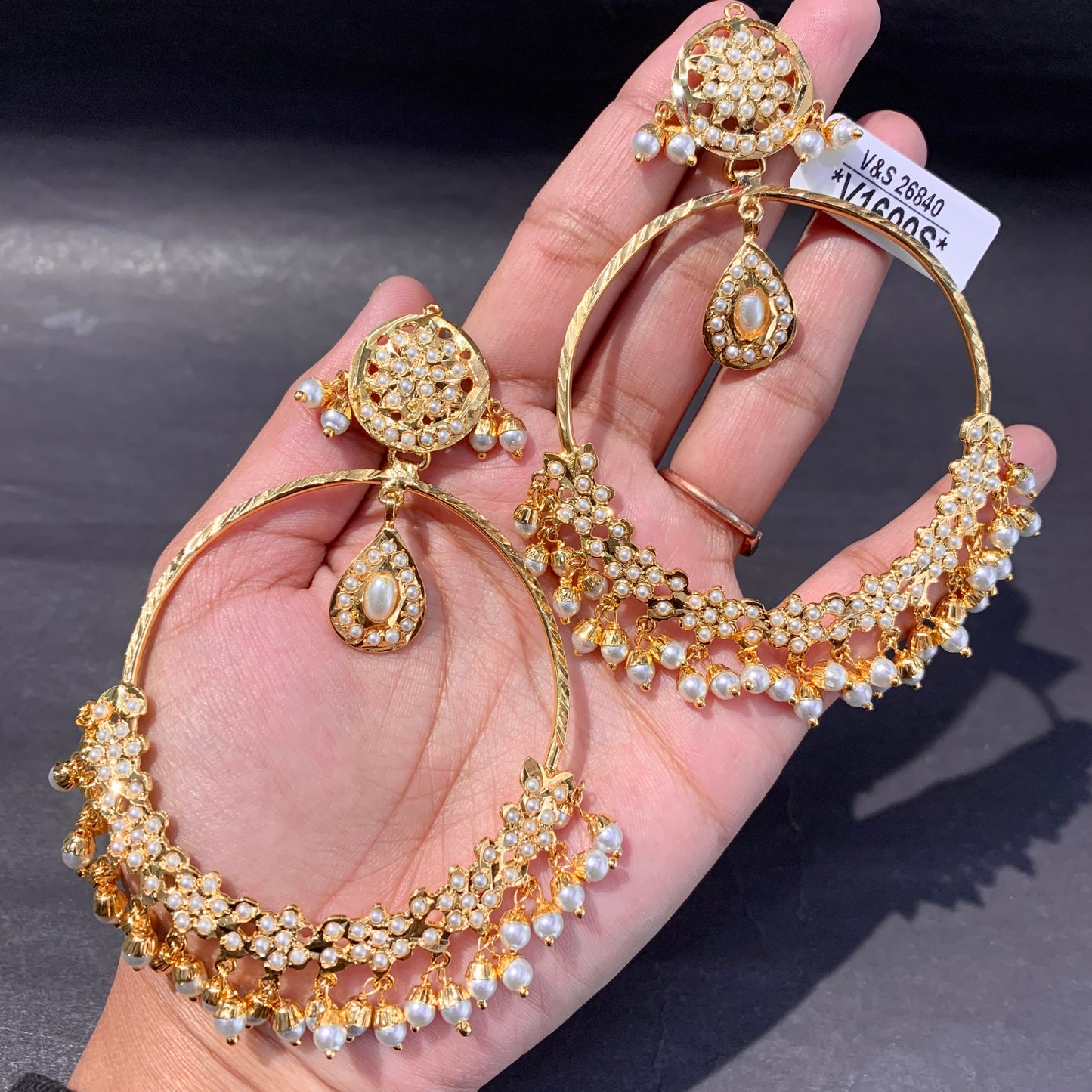 Jadau Earrings 562535