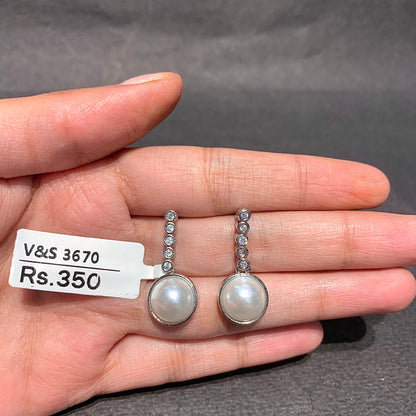 Zircon studs 704739