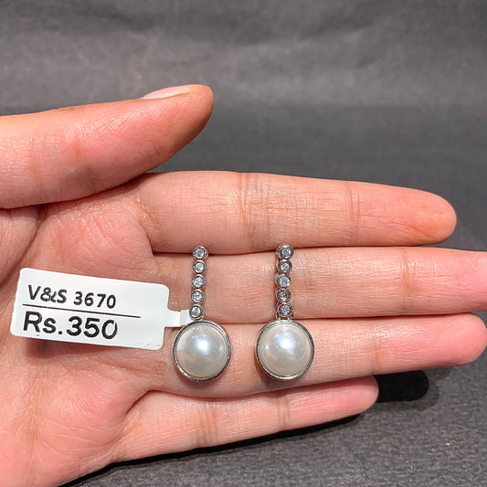 Zircon studs 704739