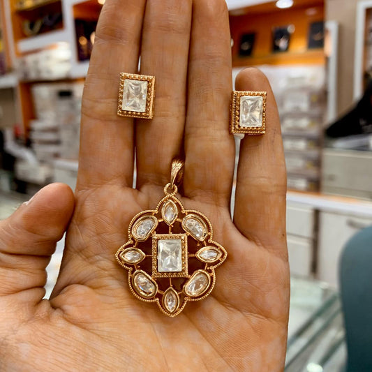 Kundan Pendant Set 627635
