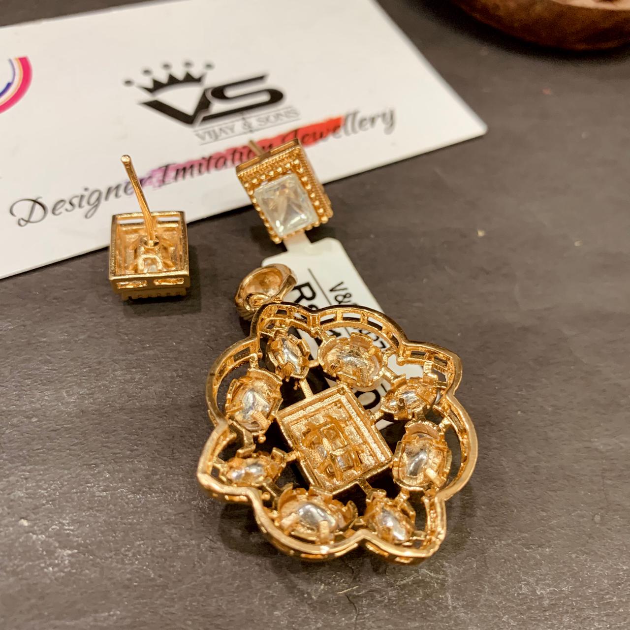 Kundan Pendant Set 627635