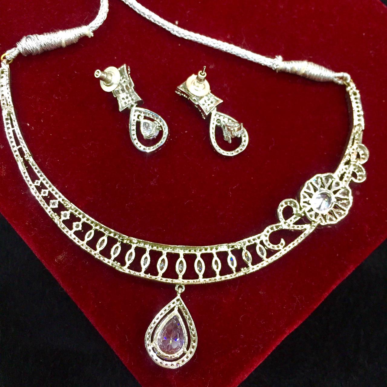 Diamond necklace 334553