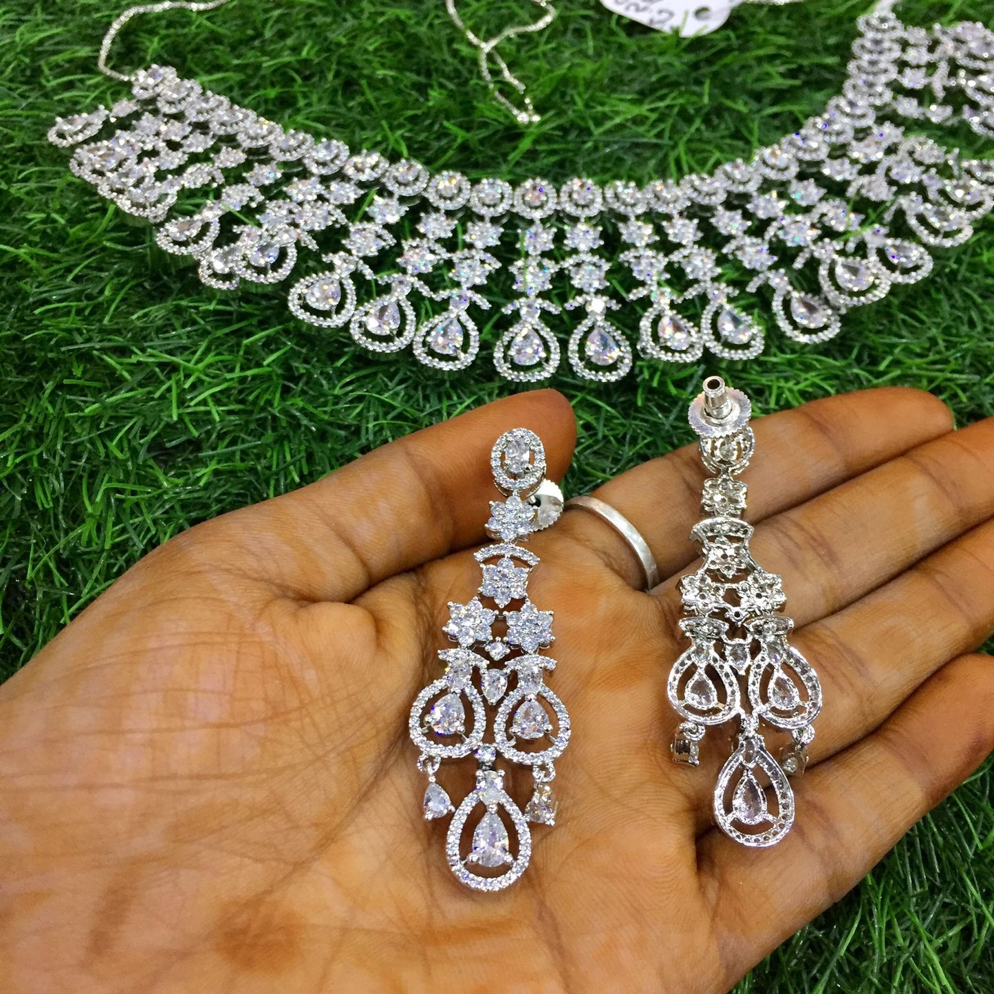 Diamond necklace 275257